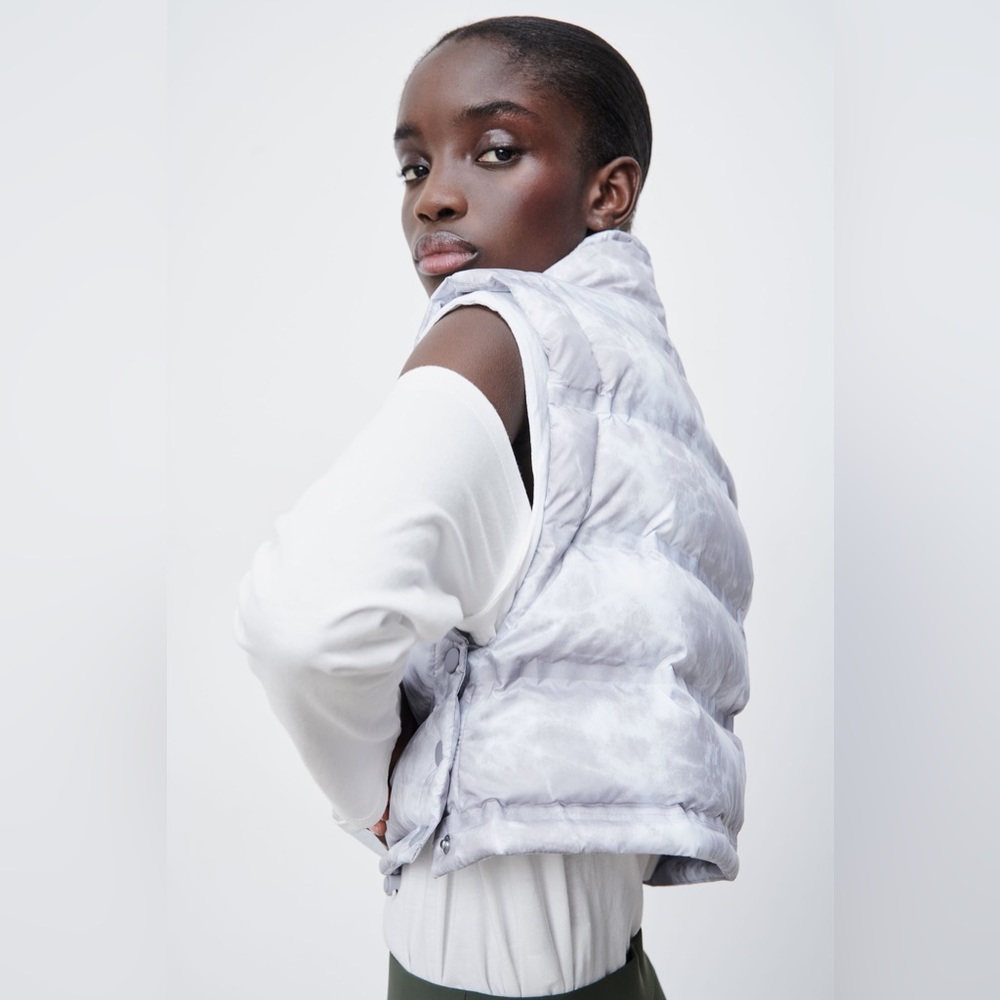 Brand NEW WITH TAG 🔥 Zara 🔥 TIE-DYE PUFFER GILET Crop Top puff vest